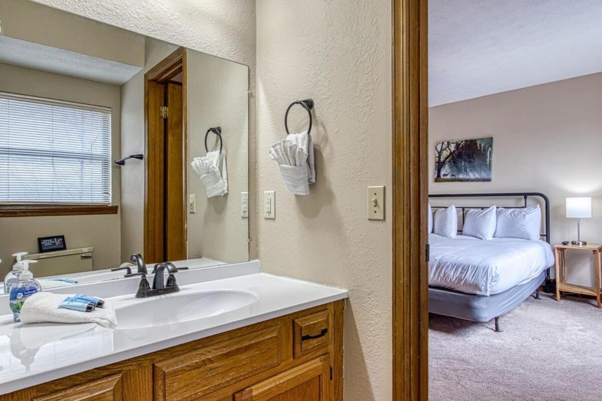 Pinecrest Townhomes-1King-2Queen Unit-Updated بيدجن فورج المظهر الخارجي الصورة